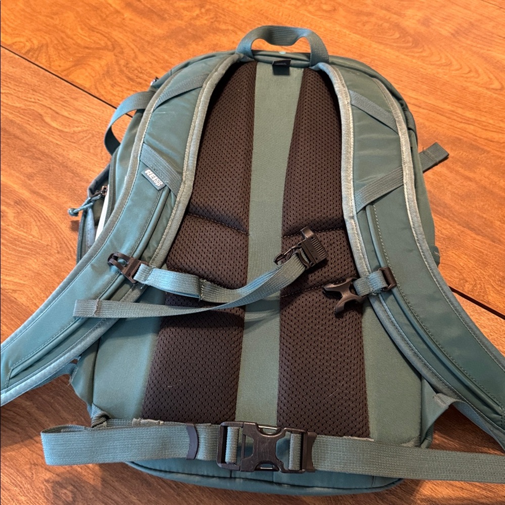 REI Rucksack Backpack 18L - Picture 2 of 4